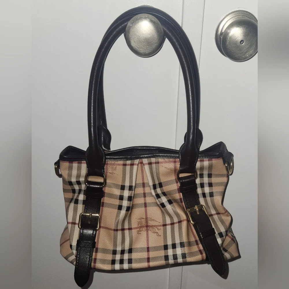 Authentic Burberry checkered bag - Picture 2 of 8